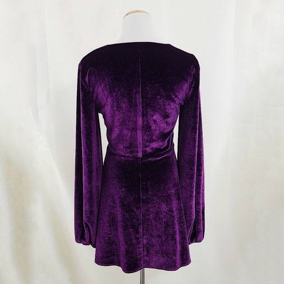 Tularosa Ryland Dress in plum purple velvet size small - Picture 4 of 8